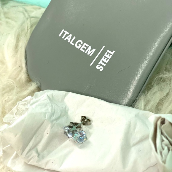 NWOT ITALGEM Cubic Zirconia Studs - Picture 3 of 5